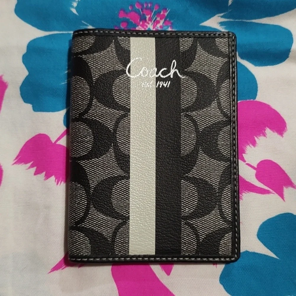 Coach wallet - Picture 1 of 9